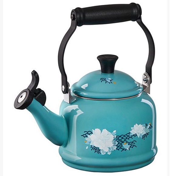 Le Creuset Tea Kettle Caribbean Blue with Lotus Detail - Picture 2 of 4